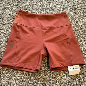 On Running Women’s performance Short Tights Size Small Brand New With Tags